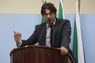 Depois de áudio vazado, Justiça afasta vereador acusado de pedir ‘delivery’ de droga no Fórum Vereador Gustavo acusou adversário de atacarem sua honra (Foto: reprodução/Facebook)