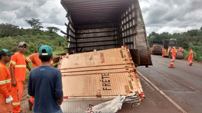 Nova Alvorada do Sul Acidente por falta de Sinalização Fotos: Anderson Gomes proprietário da empresa envolvida no acidente.