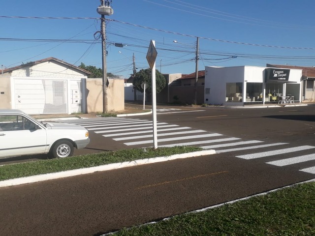 Prefeitura atende pedido de vereador e implanta sinalização em ruas do bairro Mata do Jacinto