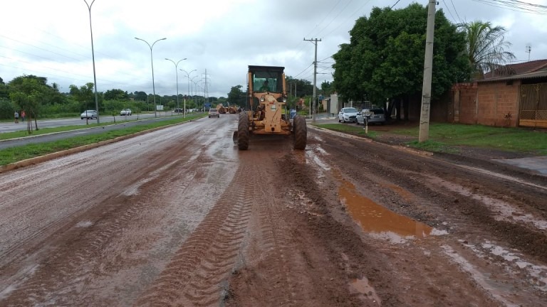 Prefeitura realiza serviços emergenciais para solucionar problemas causados pela chuva