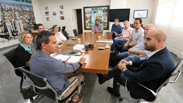 Prefeito recebe grupo de empresários interessados em trazer investimentos para Campo Grande Prefeito recebe grupo de empresários interessados em trazer investimentos para Campo Grande