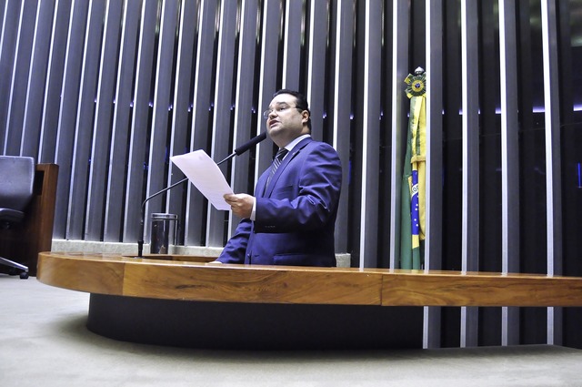Fábio Trad apresenta projeto com regras a estabelecimentos que vendem animais de estimação Fábio Trad apresenta projeto com regras a estabelecimentos que vendem animais de estimação