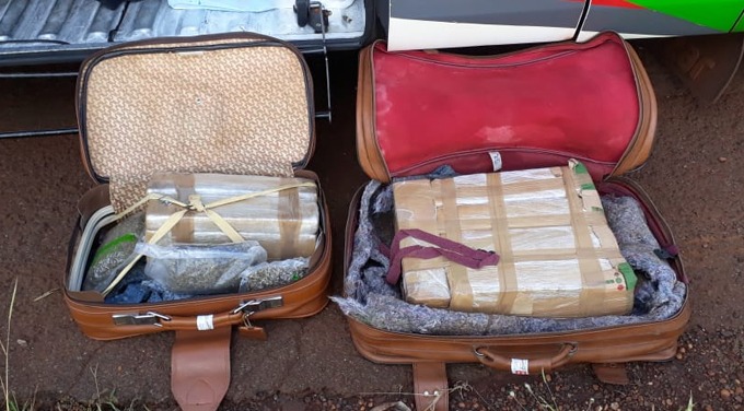 DOF prende homem transportando droga em ônibus DOF prende homem transportando droga em ônibus