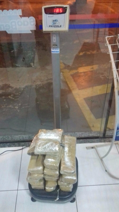 DOF Mineiro por tráfico na região de Ponta Porã 23 tabletes de maconha, que totalizaram 18,5 quilos da droga