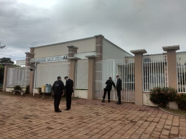 Ex-presidente de Câmara suspeito de extorquir até colegas vereadores é alvo do Gaeco Agentes do Gaeco na Câmara de Vereadores de Brasilândia. (Foto: Divulgação/MP-MS)