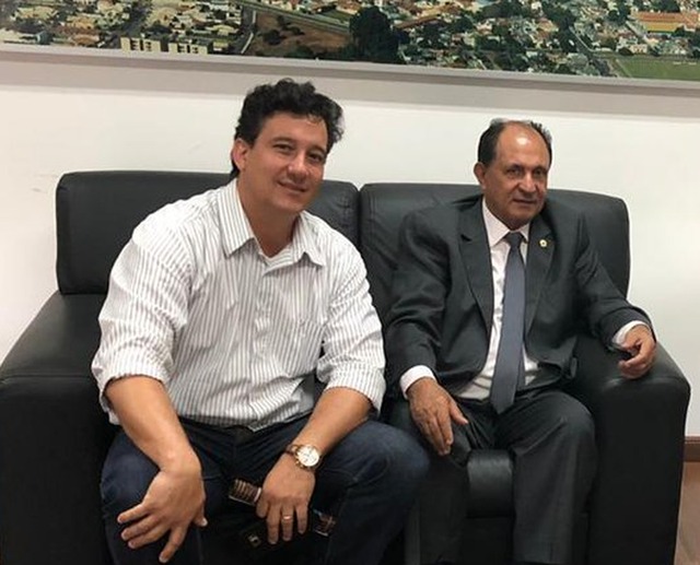 “Boatos de Rua” afirma deputado sobre suposta ida de prefeito para DEM Jose Paulo Paleari novo presidente do Diretório Municipal de Nova Alvorada do Sul e o Deputado Estadual Jose Teixeira. foto Arquivo.