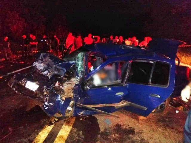 Acidente entre dois carros na BR-262 deixa um morto e oito feridos