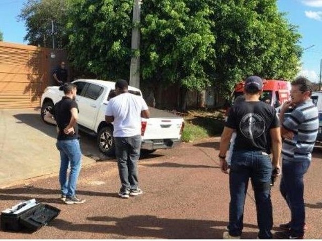 Homem executado a tiros dentro de caminhonete usava documentação falsa