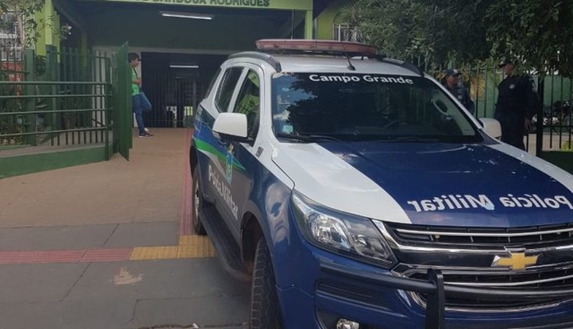 Alunos trocam nome do WiFi para ‘Massacre LMC’ e diretora aciona polícia Alunos trocam nome do WiFi para ‘Massacre LMC’ e diretora aciona polícia