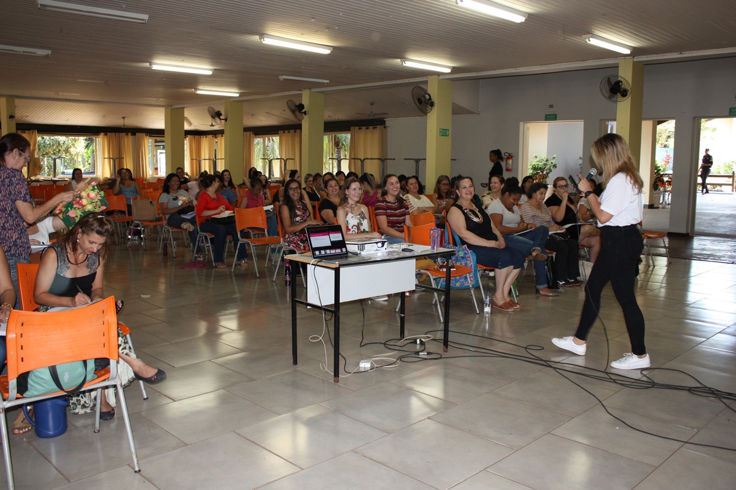 Oficia de empreendedorismo reúne 150 mulheres na capital Oficia de empreendedorismo reúne 150 mulheres na capital
