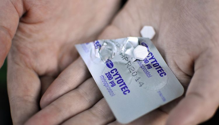 Sogra e namorado prendem, torturam jovem e fazem aborto forçado em MS O Cytotec é um remédio utilizado para tratamento de úlcera, mas proibido no Brasil por ser abortivo. (Foto: Reprodução)