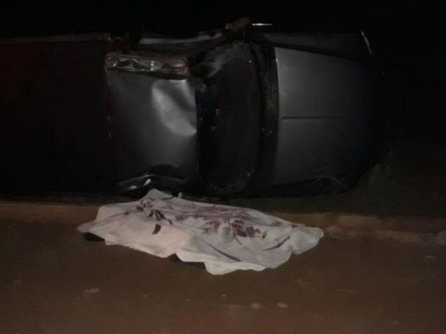 Capotagem mata mulher e deixa pai e filha gravemente feridos Capotagem mata mulher e deixa pai e filha gravemente feridos