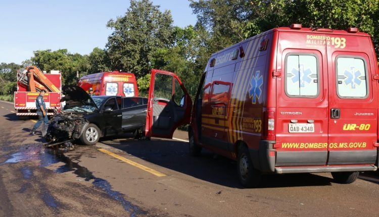 Colisão frontal na BR-262 deixa dois mortos e três feridos Foto: Minamar Júnior