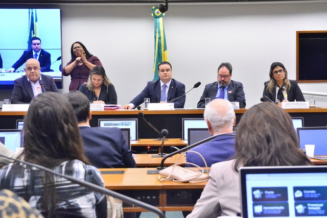 Fábio Trad promove audiência pública em defesa dos direitos da pessoa com transtorno de espectro autista Fábio Trad promove audiência pública em defesa dos direitos da pessoa com transtorno de espectro autista