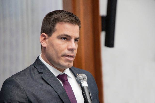 Capitão Contar pede manutenção de abono de servidor e cobra explicação de cargos