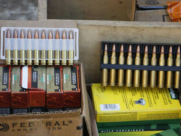 Preso armas pesadas destinadas ao Brasil Parte do arsenal apreendido em uma operação em Assunção (Foto: Norberto Duarte / AFP Photo)