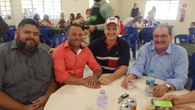 Empresário David Vincensi participou da 2ª edição da Feijoada de Outono organizada por Carlos Toniazzo Empresário David Vincensi participou da 2ª edição da Feijoada de Outono organizada por Carlos Toniazzo