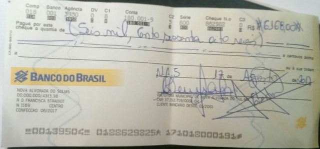 Cheque original da conta oficial da prefeitura, emitido em agosto de 2017 (Foto: Direto das Ruas)