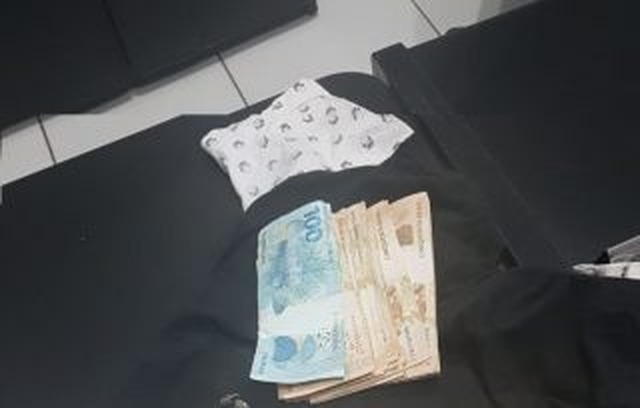 Quadrilha leva R$ 35 mil de joalheria em Nova Alvorada do Sul e acaba presa em Campo Grande Quadrilha leva R$ 35 mil de joalheria em Nova Alvorada do Sul e acaba presa em Campo Grande