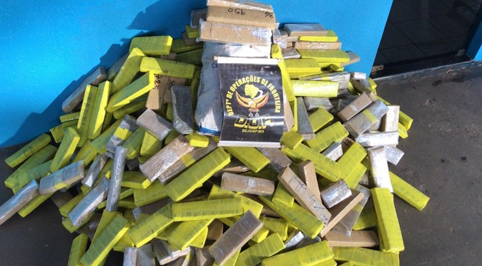 Veículo conduzido por adolescente e carregado com quase 400 quilos de droga foi apreendido pelo DOF em Amambai Veículo conduzido por adolescente e carregado com quase 400 quilos de droga foi apreendido pelo DOF em Amambai