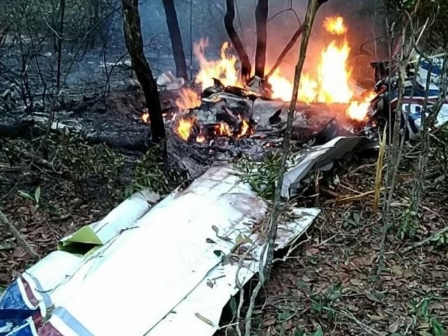 Queda de avião matou médico e esposa logo após decolagem Queda de avião matou médico e esposa logo após decolagem