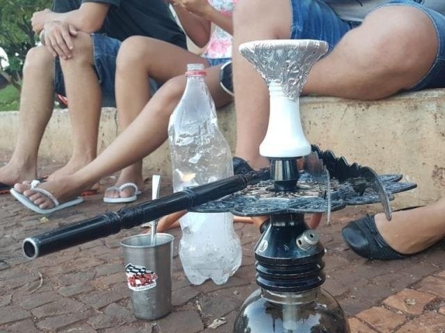 Câmara proíbe consumo de narguilé em locais públicos de município Câmara proíbe consumo de narguilé em locais públicos de município
