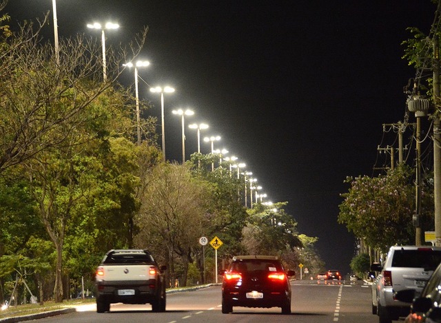 Prefeitura economiza quase R$ 1 milhão mensal com instalação de 46.250 lâmpadas de LED Prefeitura economiza quase R$ 1 milhão mensal com instalação de 46.250 lâmpadas de LED