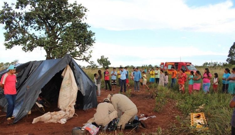 Raio atinge barraco de lona e deixa 2 mortos em Amambai Foto: Vilson Nascimento/A Gazeta News