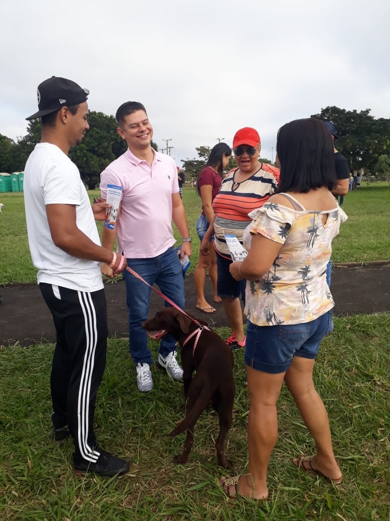 Otávio Trad prestigia Cãominhada e conversa com tutores de cães e gatos quanto à posse responsável