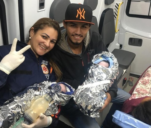 Adolescente dá luz a gêmeas dentro de viatura do Samu em MS — Foto: Samu/Divulgação
