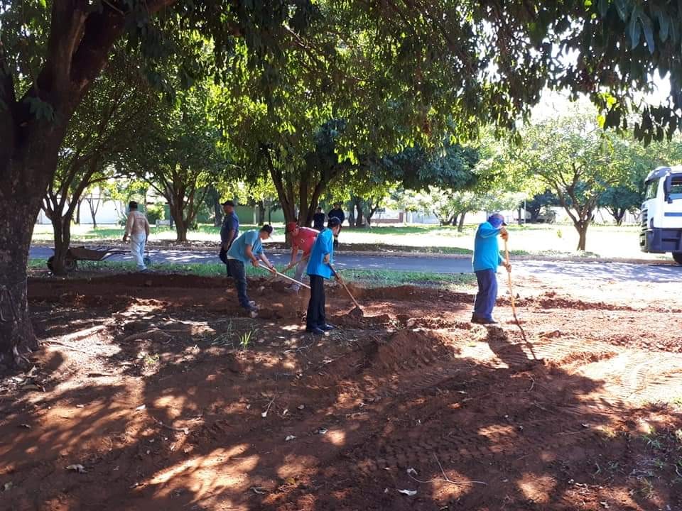 Prefeitura atende pedido de Otávio Trad e executa operação tapa-buraco e cascalhamento de vias