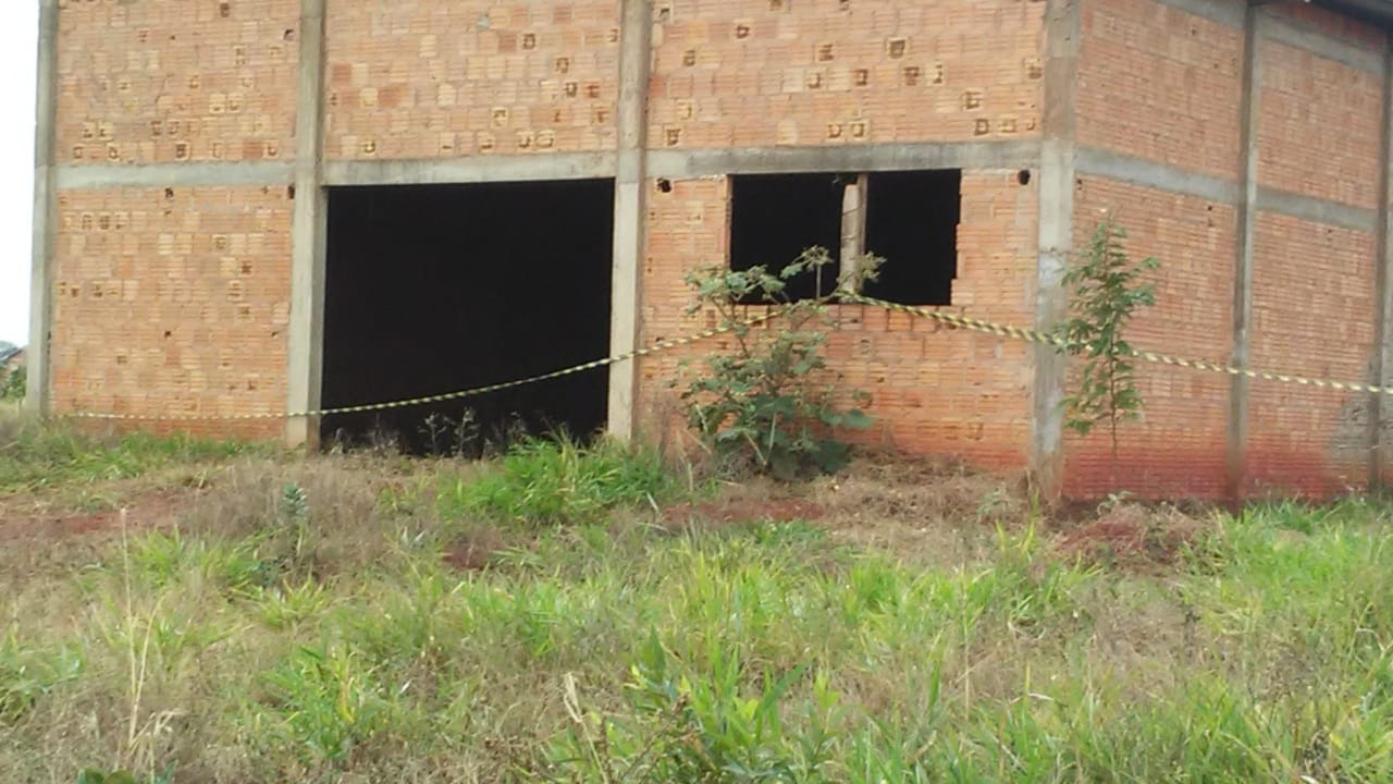 Juiz manda interditar 120 casas construídas em área da reforma agrária