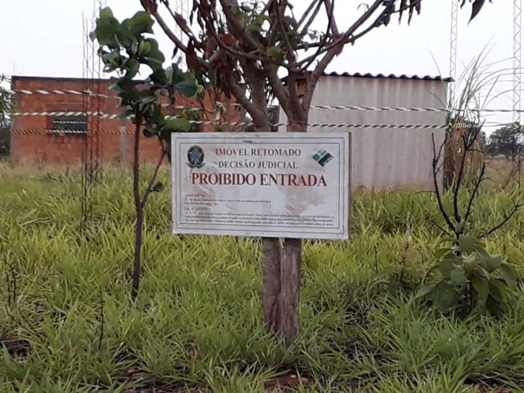 Juiz manda interditar 120 casas construídas em área da reforma agrária