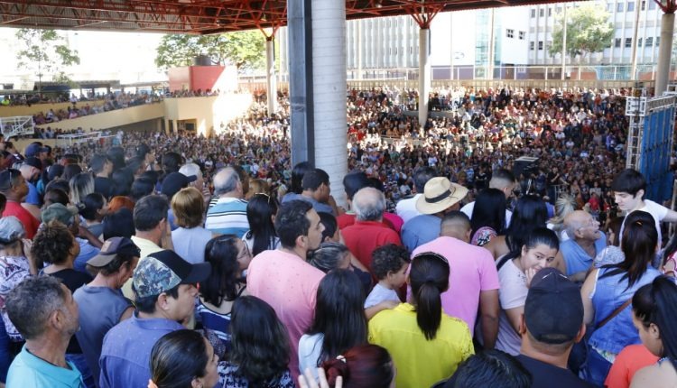 Sorteio para 602 apartamentos populares enche quadra de escola em Campo Grande