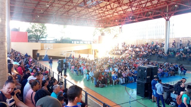 Sorteio para 602 apartamentos populares enche quadra de escola em Campo Grande