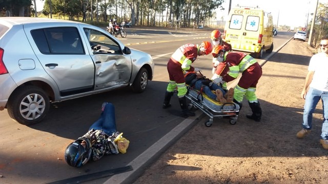 Casal em moto fica ferido após colisão com carro em rodovia de Campo Grande Casal ferido foi socorrido por equipe da concessionária — Foto: Osvaldo Nóbrega/TV Morena