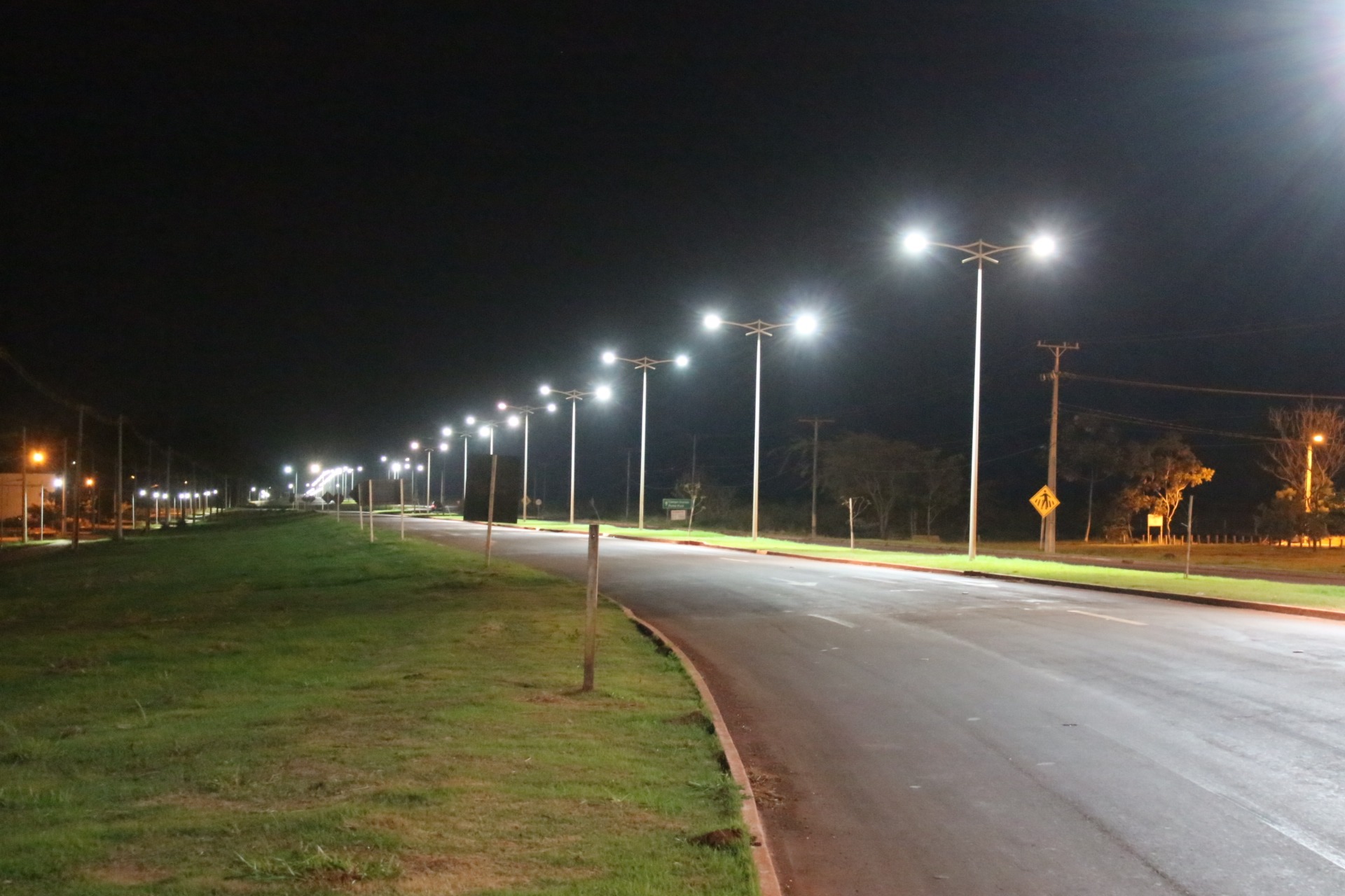 Juiz suspende taxa e manda devolver dinheiro da iluminação pública Juiz suspende taxa e manda devolver dinheiro da iluminação pública