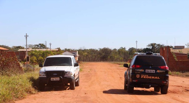 Policia Federal é acionada para apoiar o INCRA a cumprir decisão judicial Policia Federal apoia INCRA a lacrar imoveis no Distrito Pana em Nova Alvorada do Sul. foto Rone Cezar Leal
