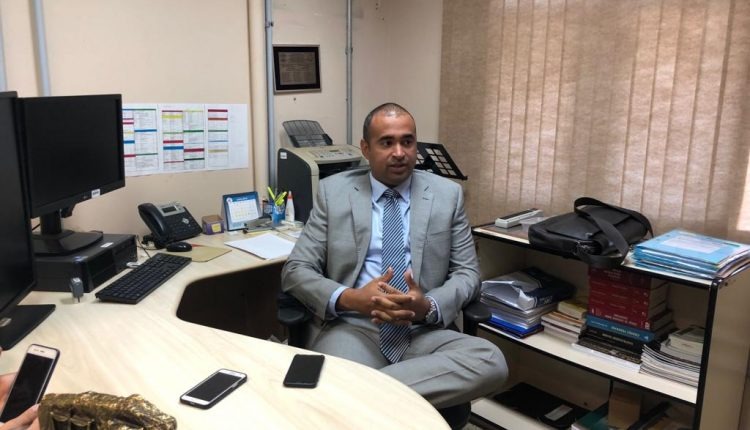 PF mobiliza 32 homens e não apreende armas em operação para desarmar indígenas Delegado da Polícia Federal Fernando Rodrigues da Silva em coletiva da Polícia Federal. (Foto: Guilherme Cavalcante