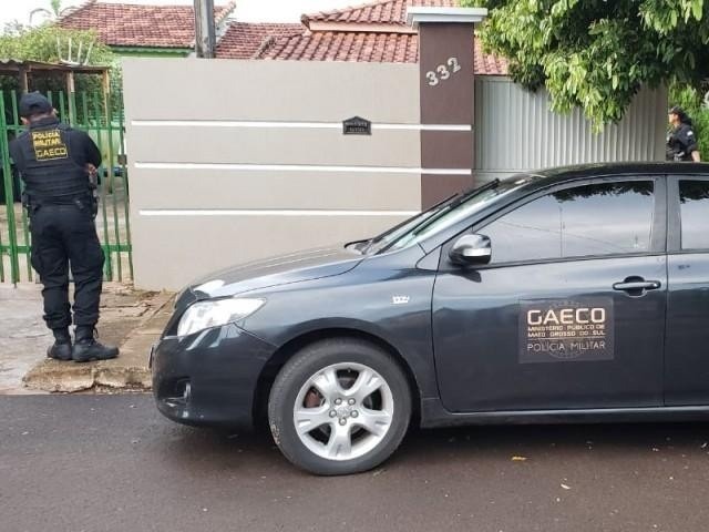 MP denuncia ex-vereador por exigir mensalidade para não difamar políticos Agentes do Gaeco durante as buscas em um dos imóveis dos alvos em março deste ano (Foto: Divulgação/MPMS)