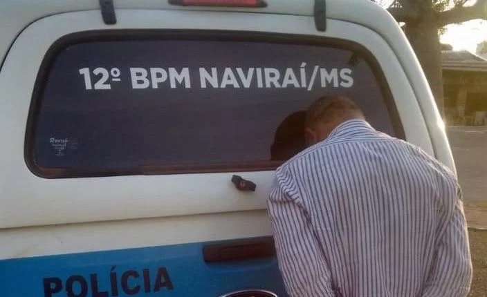 "Amigo da família" é preso em flagrante estuprando menina de 9 anos no carro "Amigo da família" é preso em flagrante estuprando menina de 9 anos no carro