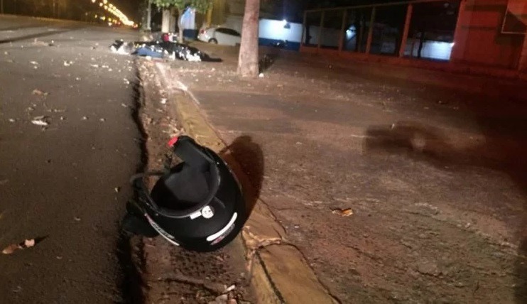 Motociclista bate em árvore e morre durante a madrugada em Três Lagoas Motociclista bate em árvore e morre durante a madrugada em Três Lagoas