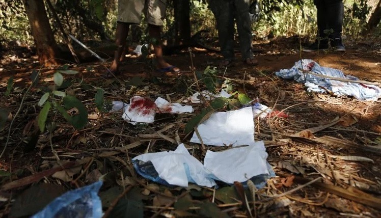 Mulher atacada e esfaqueada em matagal no Jardim Carioca está em coma na Santa Casa Foto: Leonardo França