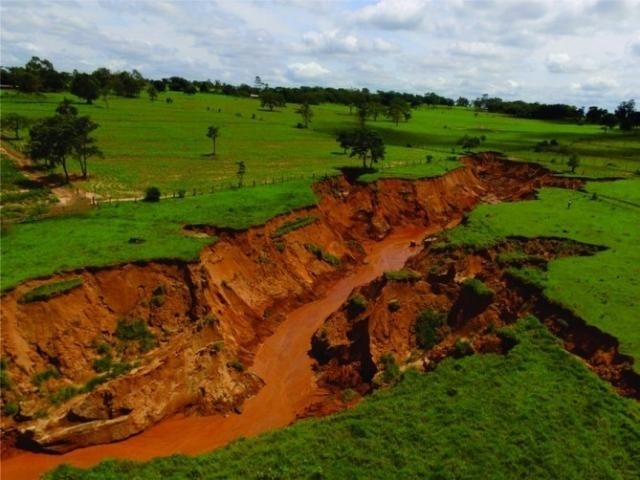 União libera R$ 1 milhão para prefeitura recuperar danos com chuvas de 2018 Avanço de voçorocas em Novo Horizonte do Sul levou município a decretar emergência em 2018. (Foto: PMNHS/Divulgação)