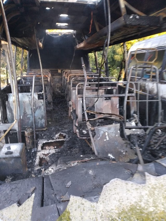 'Não descartamos incêndio criminoso', diz delegada sobre frota do transporte escolar atingida por fogo em MS 'Não descartamos incêndio criminoso', diz delegada sobre frota do transporte escolar atingida por fogo em MS