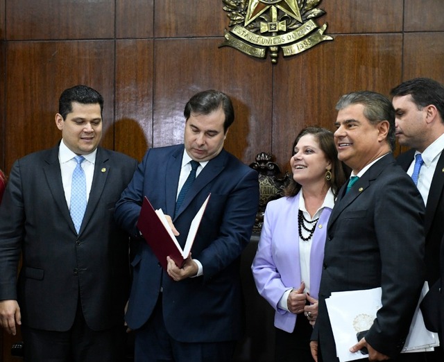 Senador Nelsinho Trad acompanha entrega da proposta da reforma da Previdência Senador Nelsinho Trad acompanha entrega da proposta da reforma da Previdência