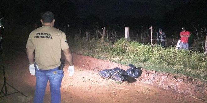 Família acredita que sequestradores confundiram comerciante esquartejado com outra pessoa Corpo da vítima foi encontrado por populares (Foto: Porã News)