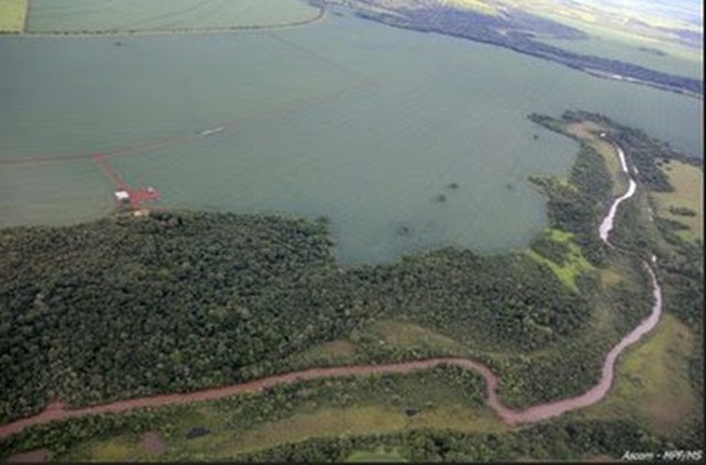 Lavoura ao lado de rio: contaminação pode afetar saúde de 200 mil pessoas que consomem esta água. Foto: Ascom MPF/MS