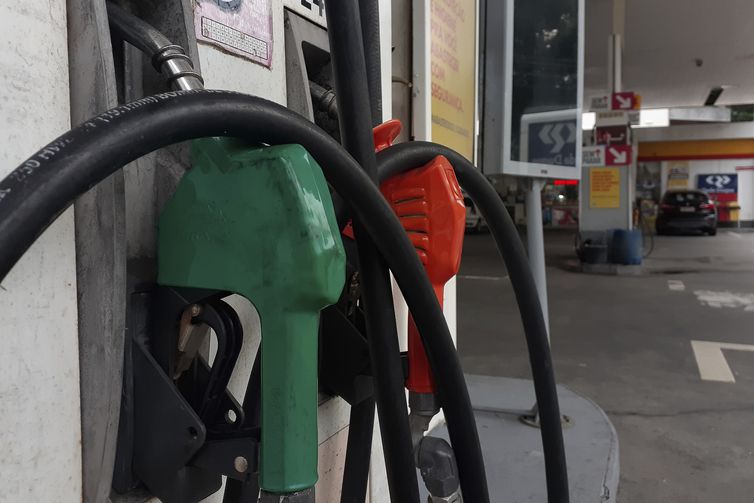 Litro da gasolina sobe R$ 0,15 nas refinarias da Petrobras © Fernando Frazão/Agência Brasil
