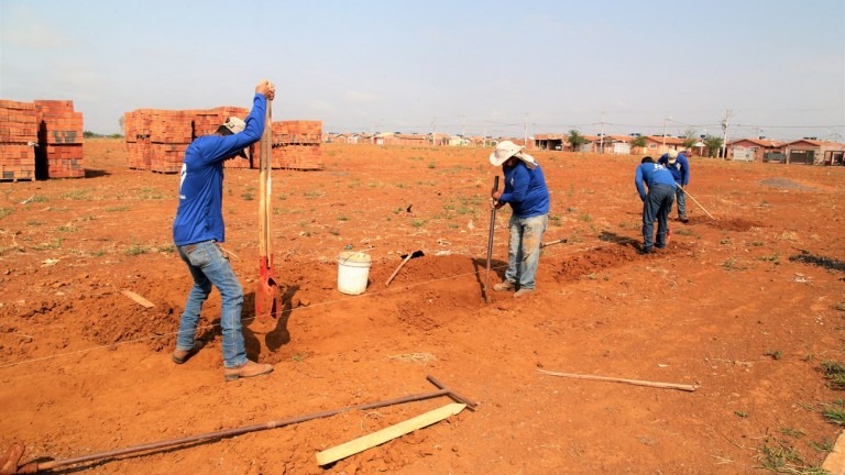 Prefeitura inicia construção de escola com 12 salas de aula na região do Bairro Caiobá Prefeitura inicia construção de escola com 12 salas de aula na região do Bairro Caiobá